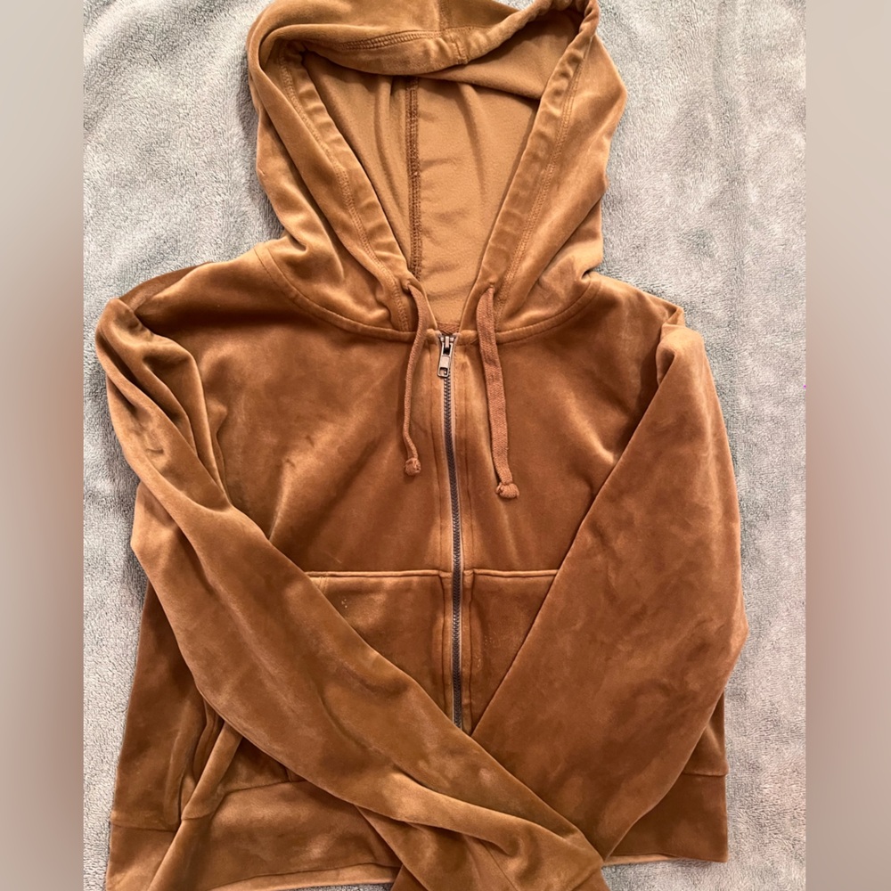 Beige velour cropped sweater